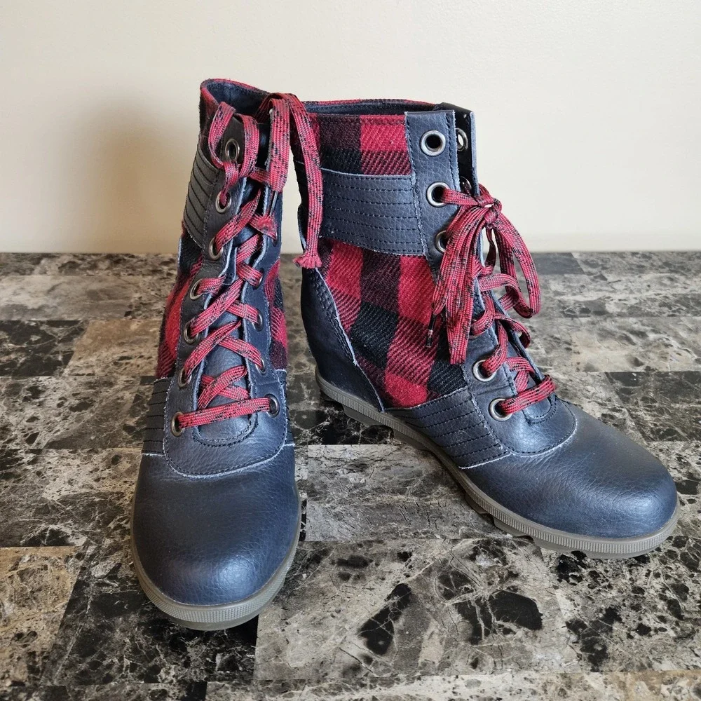 Sorel Joan of Arctic Wedge II Buffalo Plaid Boots Red Black Women's 5 EUR 37